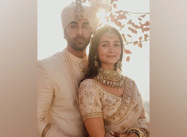 Entertainment News | Ranbir Kapoor's Look in 'Shameshara' Makes Alia Bhatt's Morning 'hot'