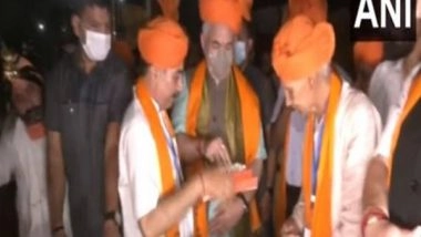 India News | Amarnath Yatra: First Batch of Pilgrims Reach Udhampur; Gets Warm Welcome from Locals, Dist Admin