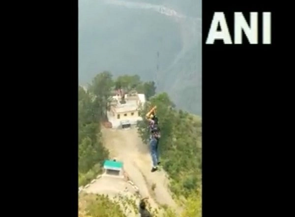 India News | Himachal Mid-air Cable Car Glitch: NDRF Begins Rescue Operation, Five Rescued So Far