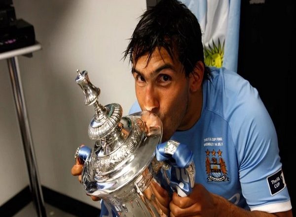 Sports News | Former Manchester United, City Striker Carlos Tevez Retires Following Death of His Father