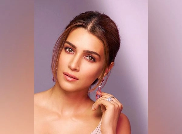 Entertainment News | Kriti Sanon Leaves Fans Impressed with Her Workout Video