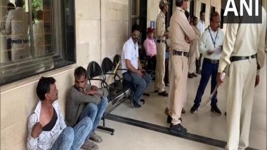India News | Two Drunk Men Barge into Indore District Collector's Office with Swords