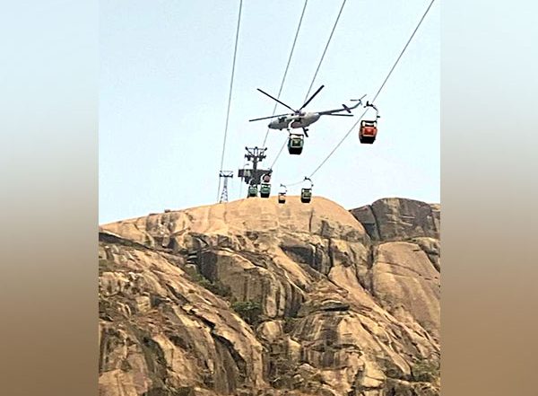 Himachal Pradesh: Tourists Stranded Mid-Air After Technical Glitch Hits Cable Cars in Parwanoo