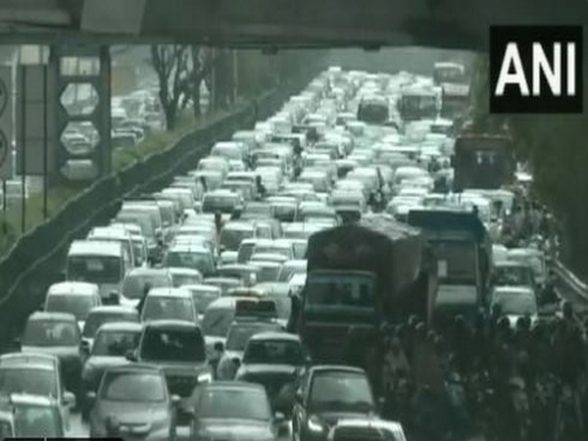 India News | Traffic Snarls, Waterlogging as Rains Hit Delhi-NCR - Vimarsana News