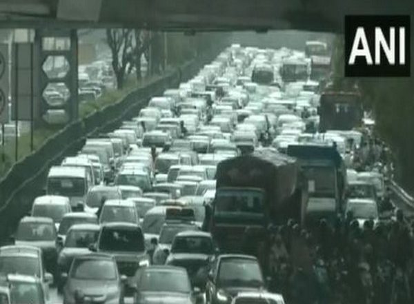 India News | Traffic Snarls, Waterlogging as Rains Hit Delhi-NCR