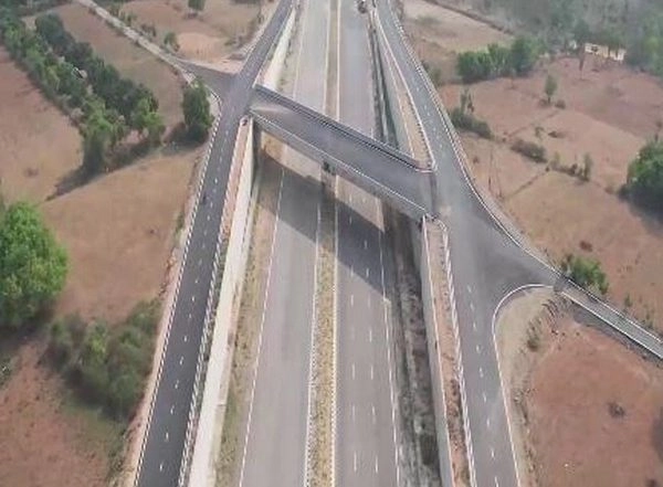 India News | Six-laning of Bengaluru Nidaghatta Section of NH-275 to Cut Travel Time from 3 Hrs to 90 Mins: Nitin Gadkari