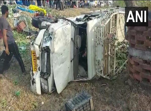 India News | Eight Killed as Truck Collided with Auto in UP's Hamirpur