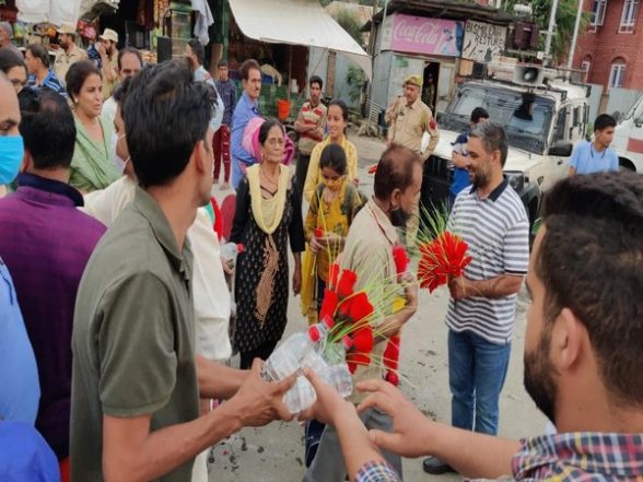 India News | J-K: Pilgrims Arrive at Mata Kheer Bhawani Mela Near Srinagar - Vimarsana News