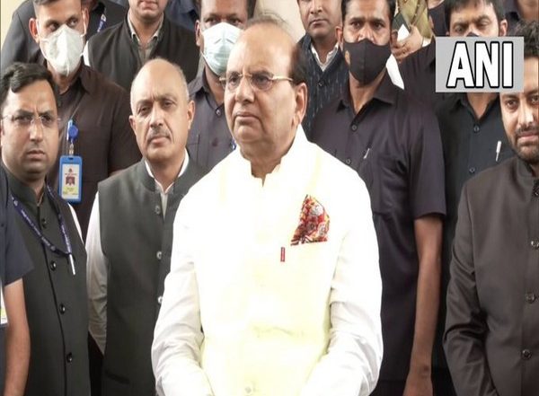 India News | Delhi LG Suspends 2 SDMs, Official Posted in CM Office on Corruption Charges