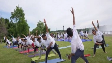 World News | Iconic Niagara Falls Witnesses Yoga Celebrations Under 'Azadi Ka Amrit Mahotsav'