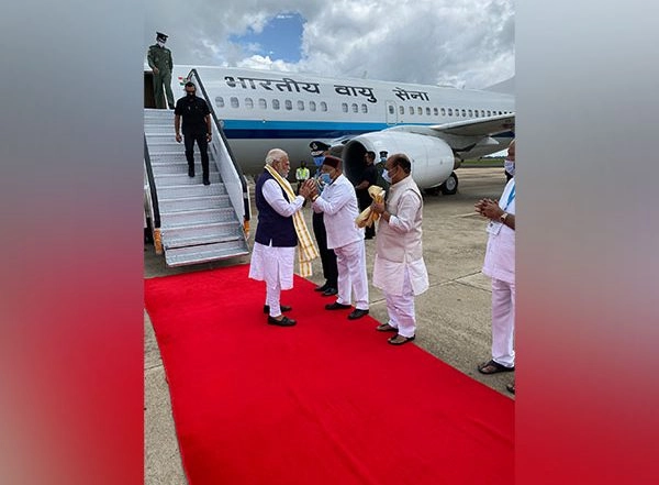 India News | PM Modi Arrives in Bengaluru to Launch Infrastructure Projects Worth over Rs 27,000 Cr