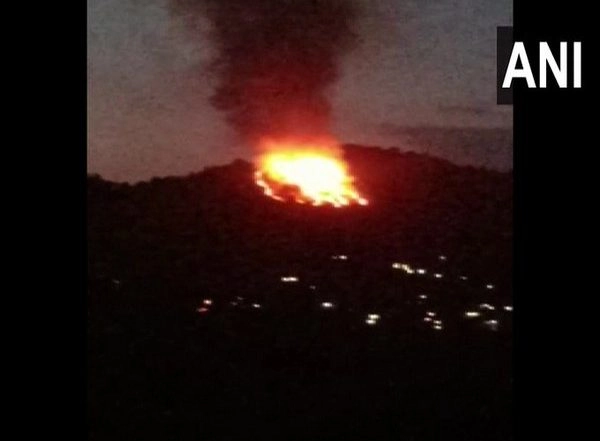 India News | Fire Breaks out in Forest in J-K's Rajouri