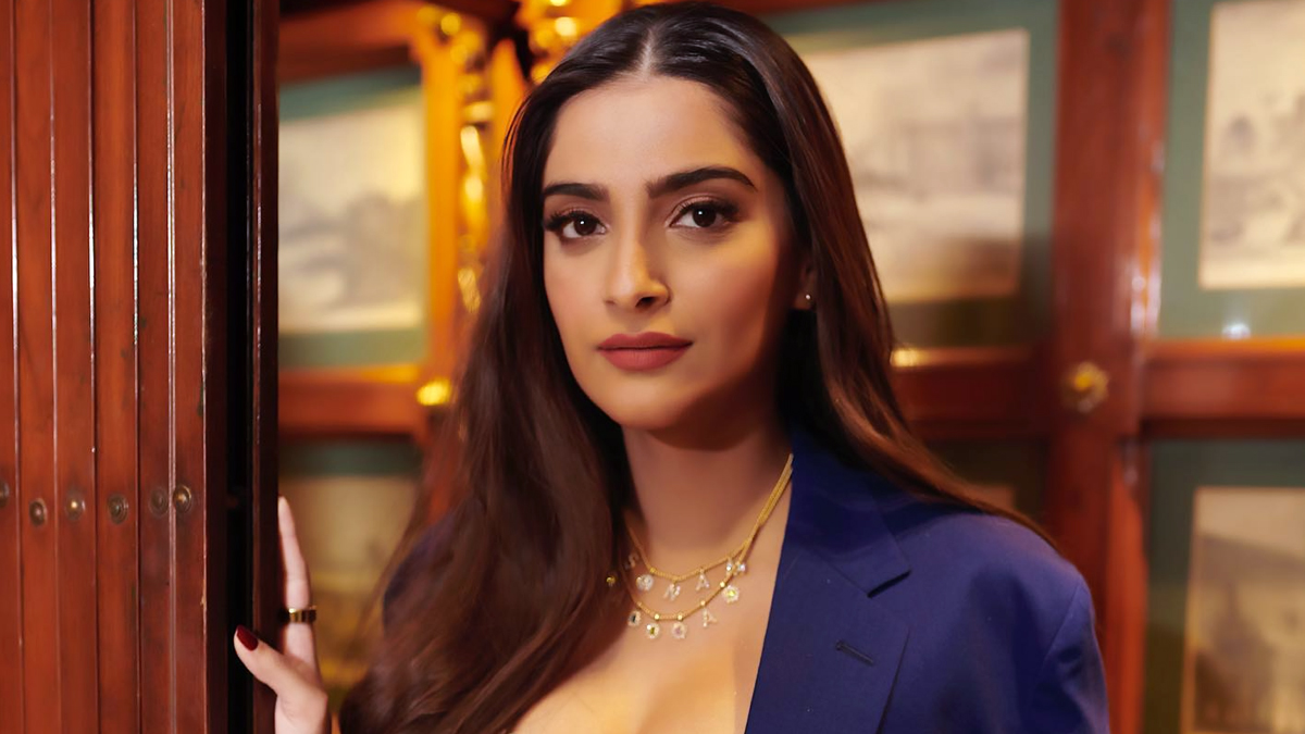 Hindi Actress Sonam Kapoor Sex Video - Sonam Kapoor Ahuja Birthday Special: Top 5 Movies That Made the Star's  Acting Skills Shine | LatestLY