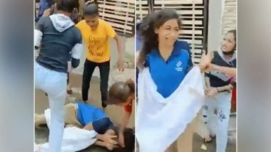 India News | Viral Video: Domino's Pizza Female Employee Assaulted by a Group of Women in Indore