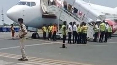 India News | Delhi Bound SpiceJet Plane Catches Fire Mid Air; All Safe