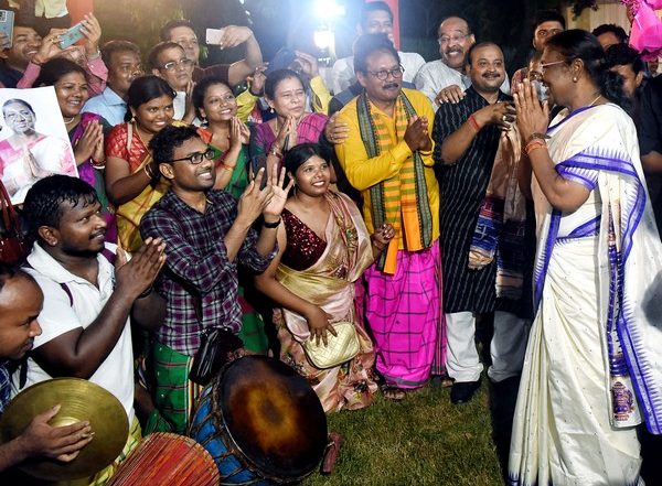 India News | Wishes Pour in Across Party Lines for Droupadi Murmu After Presidential Poll Victory