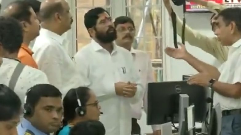 Mumbai Rains: Maharashtra CM Eknath Shinde Visits BMC Disaster Room to Take Stock of Situation