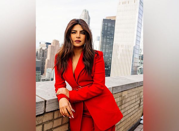 Entertainment News | Priyanka Chopra Birthday: Bollywood Celebrities Extend Warm Wishes