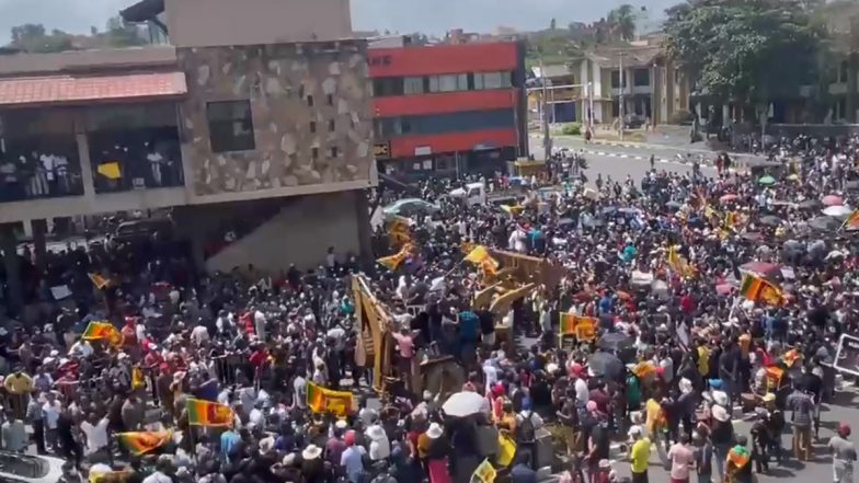 Protests Break Out in Front of Galle International Stadium, Venue of Ongoing SL vs AUS 2nd Test, Amidst Prevailing Economic Crisis in Sri Lanka (Watch Videos)