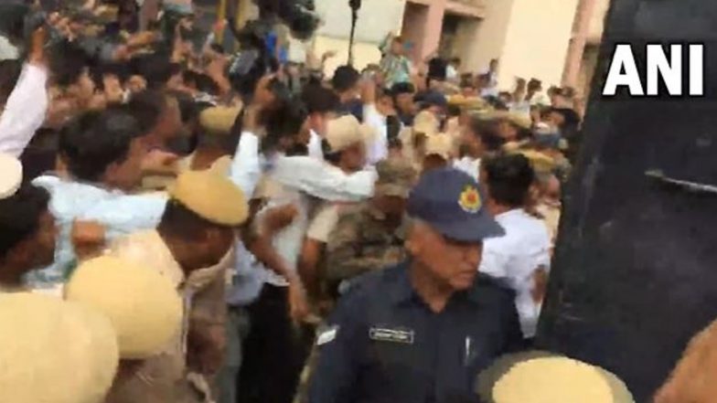 Udaipur Tailor Murder: Angry Crowd Attacked Murder Accused Outside NIA Court (Watch Video)