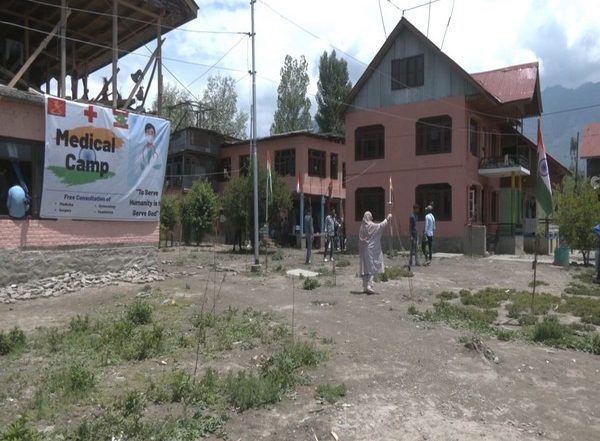 Indian Army Organises Free Medical Camp in Dal Lake
