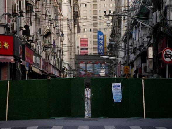 World News | China Continues to Adapt Border Control to Fight COVID-19 - Vimarsana News