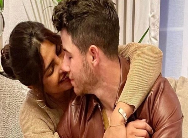 Entertainment News | Priyanka Cheers for Nick as He Plays Golf in Lake Tahoe; Videos Inside