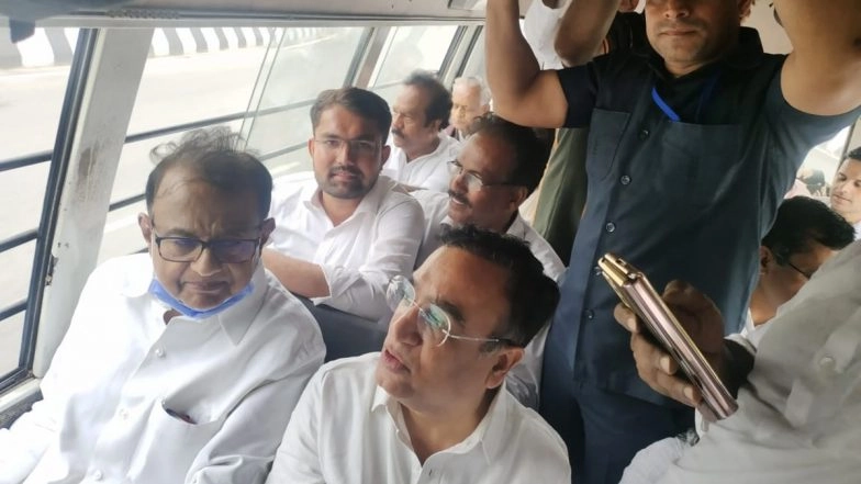 Congress Protest: 75 Congress MPs Including Mallikarjun Kharge, Shashi Tharoor Detained as ED Quizzes Sonia Gandhi in National Herald Case