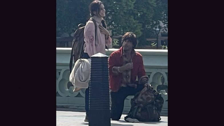 Dunki: Shah Rukh Khan And Taapsee Pannu Are Seen Carrying Backpacks On London Streets In This Leaked Pic