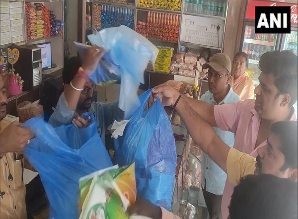 India News | Officials of Hubli-Dharwad Municipal Corporation Conducts Inspection on Ban of Plastic Use
