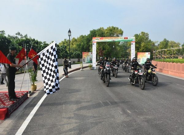 India News | Army Flags off Motorcycle Expedition to Commemorate Kargil War Victory
