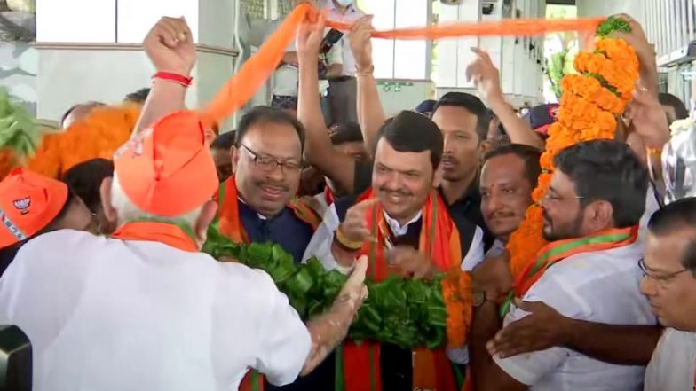 Maharashtra Deputy CM Devendra Fadnavis Receives Warm Welcome in Nagpur, Says 'People of Nagpur Have Always Given Me Love' (See Pics)