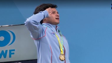 Jeremy Lalrinnunga Singing National Anthem Full Video: Watch Gold Medal-Winning Weightlifter Take Podium With Indian Flag Flying High in Birmingham