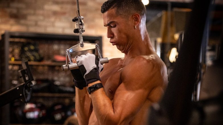 Cristiano Ronaldo Works out in Gym, Shares Shirtless Pic Amid Transfer Rumours