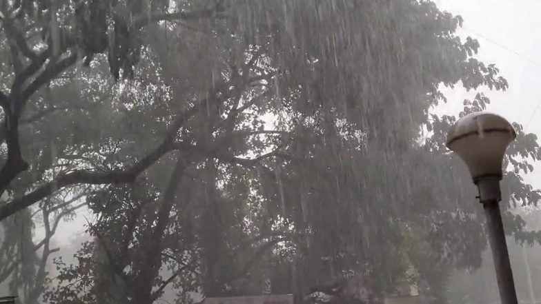 #PuneRains Pics & Videos Flood Twitter! Pune Witnesses Heavy Showers and Thunder, Heading Towards Record Rainfall in July