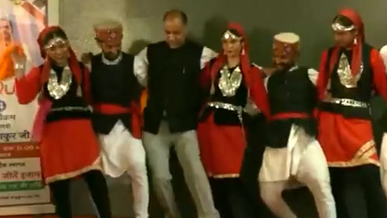 Himachal Pradesh CM Jairam Thakur Dances With Folk Artists at an Event in Mandi (Watch Video)