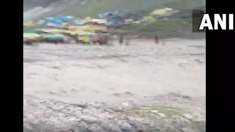 Amarnath Cloudburst: Cloudburst Reported Near Amarnath Cave, Rescue Operation Underway by NDRF, SDRF (Watch Video)