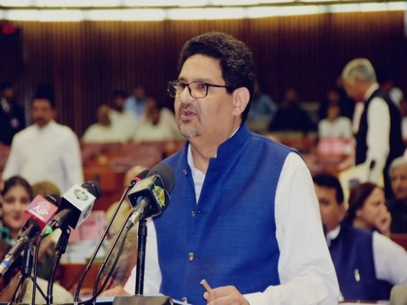 Miftah Ismail Asks Companies To Export 10% of Products To Earn Foreign Exchange