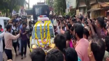 Karnataka: Mortal Remains of BJP Yuva Morcha Worker Praveen Nettaru Taken to His Residence, Locals in Thousands Join Convoy