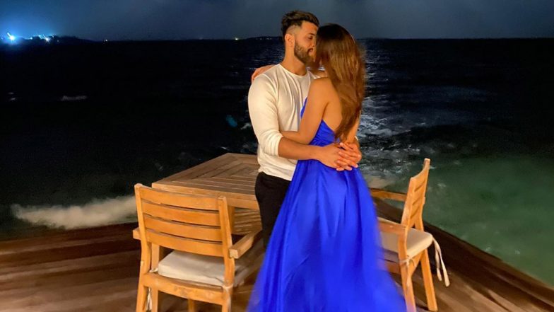 Mouni Roy and Suraj Nambiar Share a Passionate Kiss Against a Breathtaking Scenery in Her Latest Pic on Instagram!