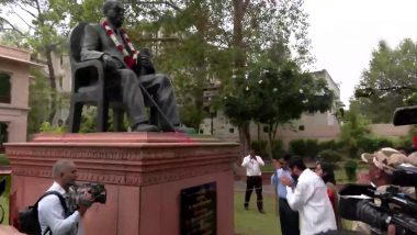 Maharashtra CM Eknath Shinde Pays Tribute to Chhatrapati Shivaji Maharaj and Dr BR Ambedkar in Delhi (See Pics)