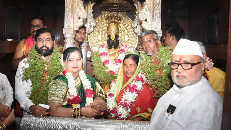 Ashadhi Ekadashi 2022: Maharashtra CM Eknath Shinde and Family Offer Prayers, Perform Maha Aarti at Pandharpur Vitthal Rukmini Temple (Watch Video) | ???? LatestLY