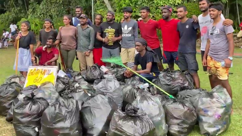 Sri Lanka Economic Crisis: After Enjoying Lunch and Hitting Gym, Protestors Take Out Trash From Presidential Palace in Colombo (See Pics)