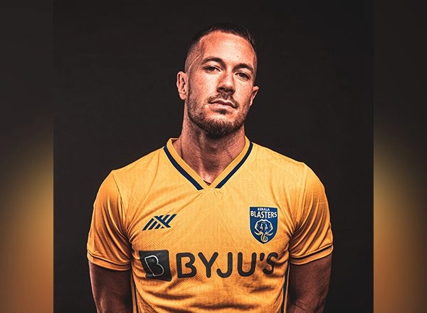 Sports News | ISL: Kerala Blasters FC Rope in Spanish Defender Victor Mongil
