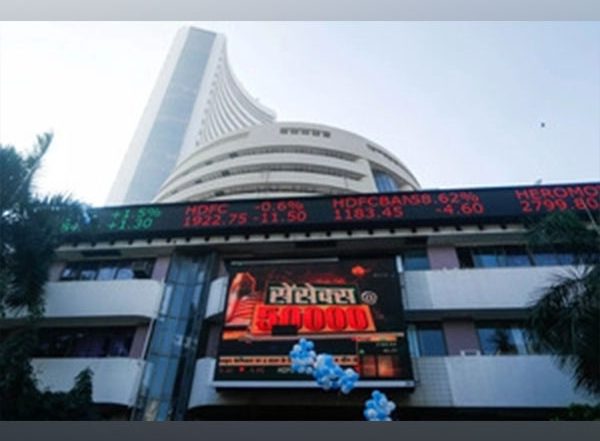 Business News | Indian Stock Indices Extend Gains, Sensex Up 1 Pc in Early Trade