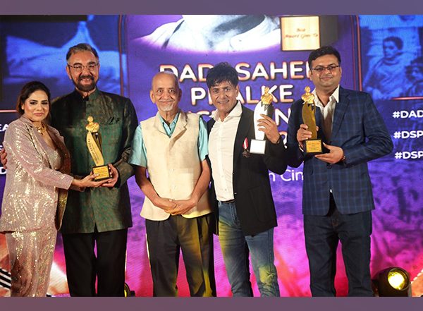 Business News | Poonam Jhawer Has Won the YouTube Icon of the Year at the Dadasaheb Phalke Excellence Awards 2022