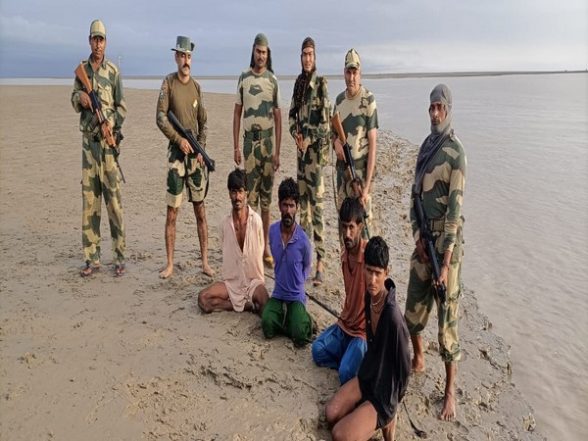 World News | BSF Apprehends 4 Pakistani Fishermen, Seizes 10 Boats Near India-Pakistan Border - Vimarsana News