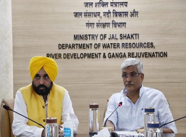 Punjab CM Bhagwat Mann Meets Jal Shakti Minister Gajendra Singh Shekhawat To Discuss Issue of Contaminated Waters in State