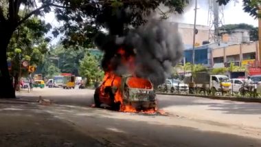 Congress Protest: Satyagrah Turns Violent, Party Workers Burn Car in Front of Bengaluru ED Office Over Probe Against Sonia Gandhi in National Herald Case (Watch Video)