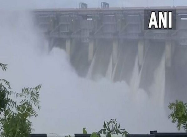 India News | Amid Heavy Rains in Gujarat, Massive Amount of Water Discharged from Ukai Dam in Tapi